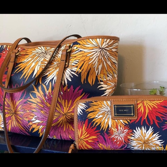 Authentic Purse with matching wallet - Picture 1 of 6